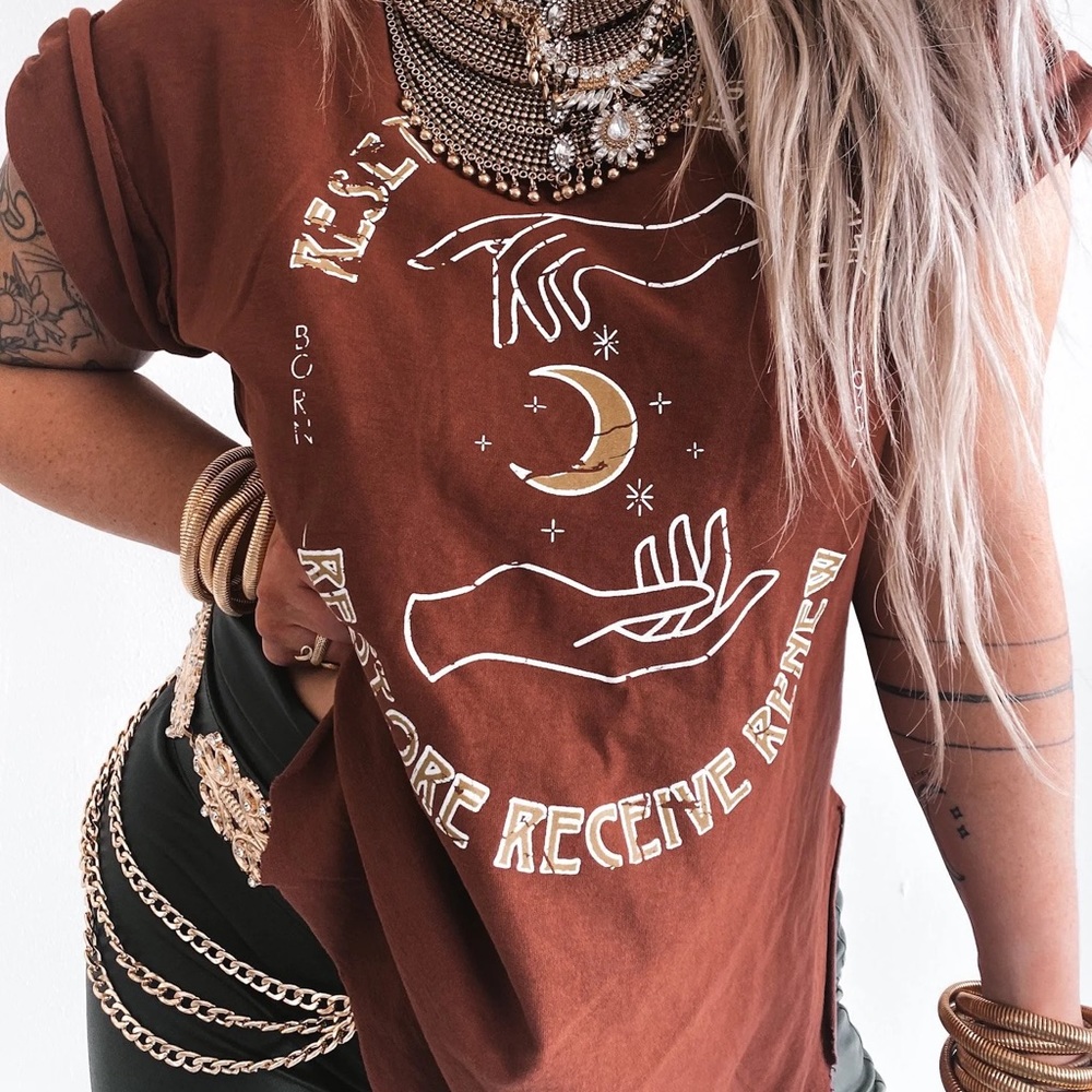 Pebby Forevee Reset Refine Reflect Side Slit Tee